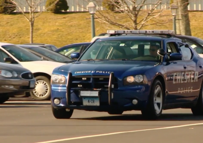 Ein Polizeiauto auf der Straße